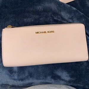 Michael Kors Zip-up Wallet